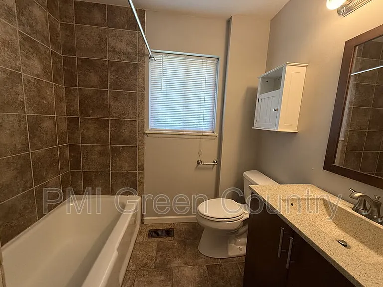 4805 Bermuda Cir — Photo 8