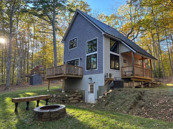18 Panaway Dr, Campton, NH 03223