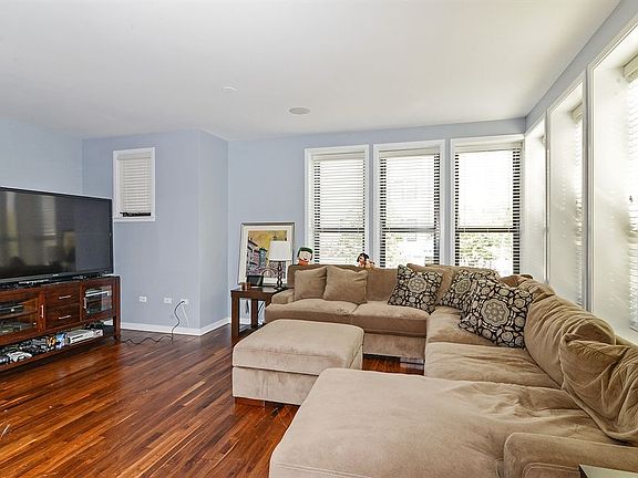 2nd image of 1142 N Hudson Ave