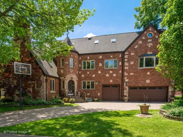 6738 N Sauganash Ave, Lincolnwood, IL 60712