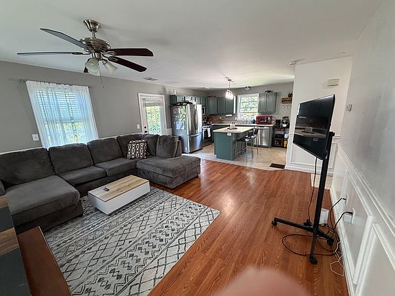 4th image of 318 Crescent St #B