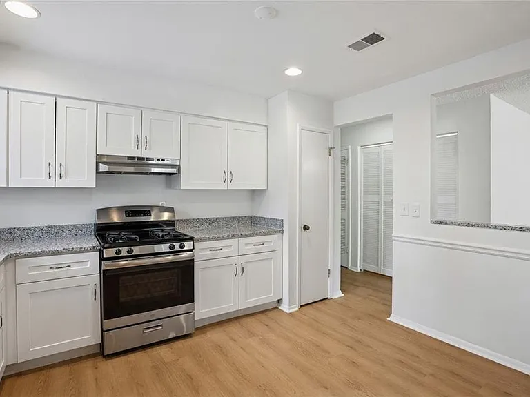 2035 Powers Ferry Trce SE — Photo 6