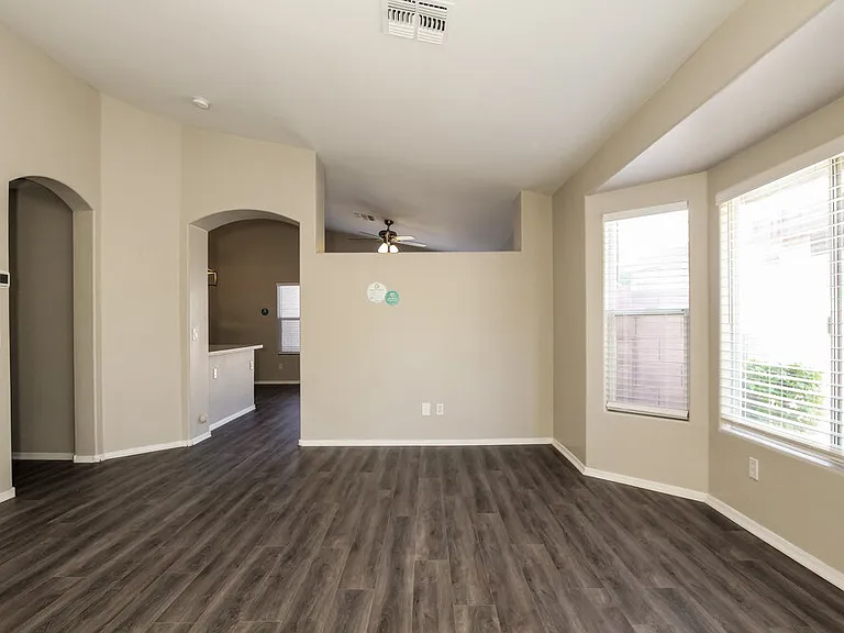 1652 N Serina — Photo 3