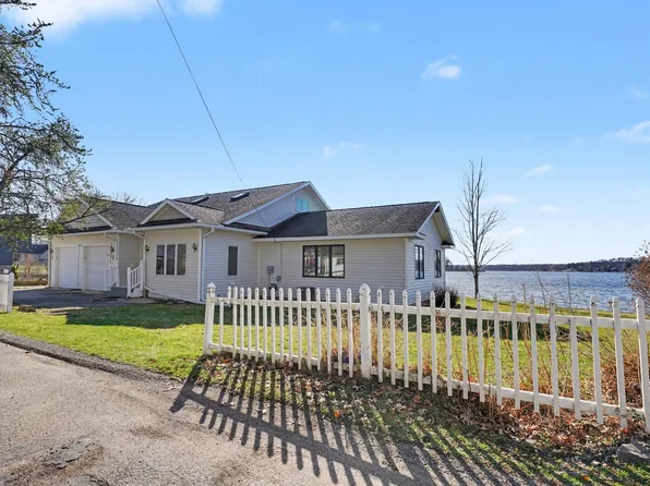 11010 Gourdneck Lake Dr, Portage, MI 49002