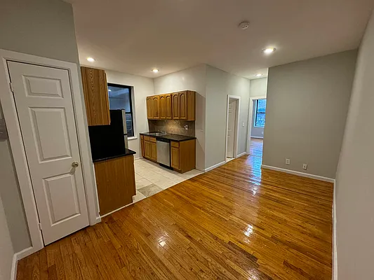 Rented by Sterea Realty Group LLC | media 12