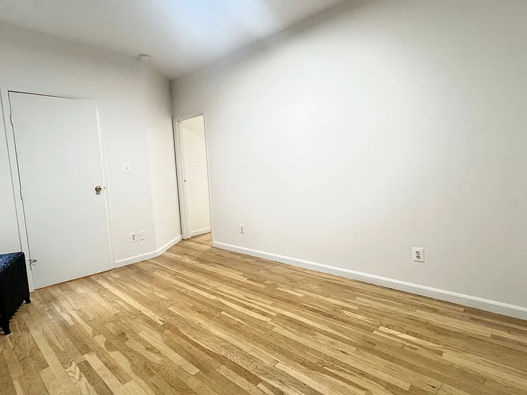 325 E 21st St #5 — Photo 6