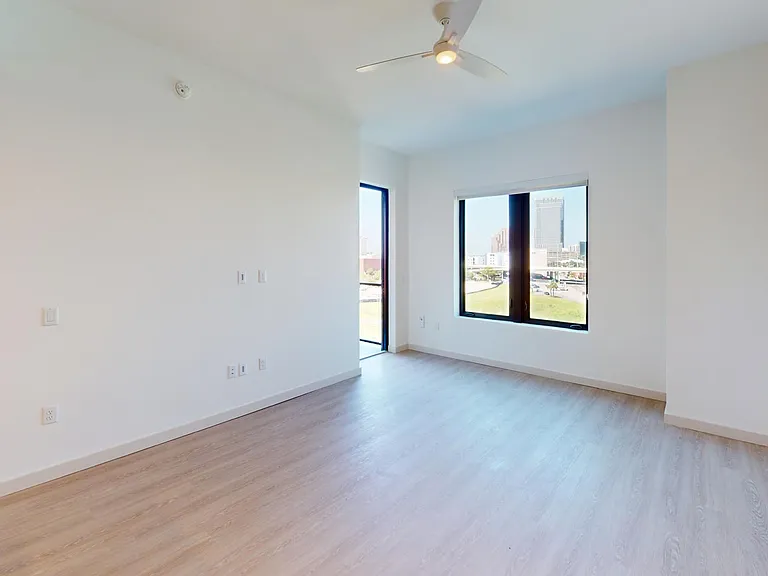 101 N Meridian — Photo 152