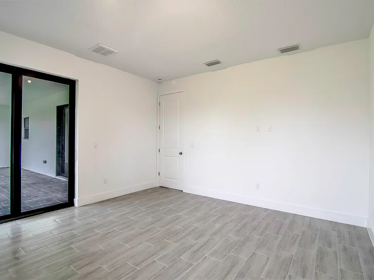 15633 Lakeland Cir — Photo 13