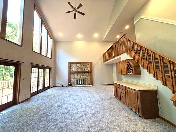 3rd image of 228 Countryside Dr
