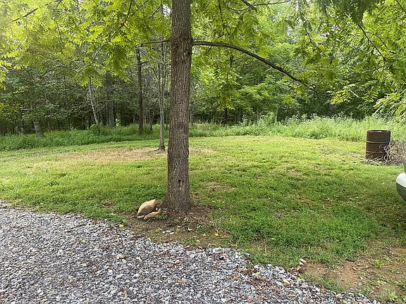 4th image of 823 Hidden Lake Rd