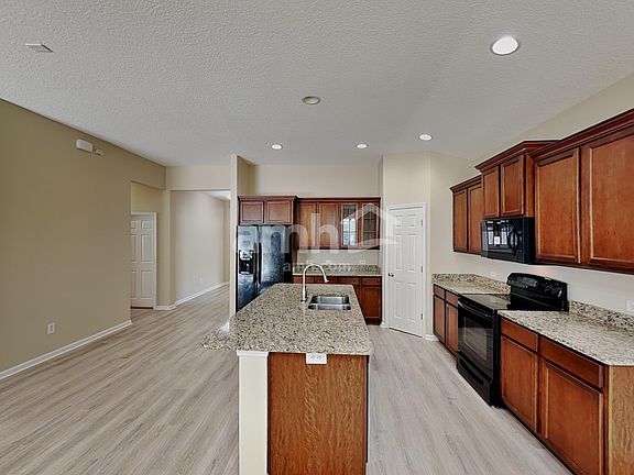 3rd image of 95501 Sonoma Dr