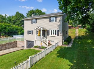 219 Tea Rose Ln, Natrona Heights, PA 15065