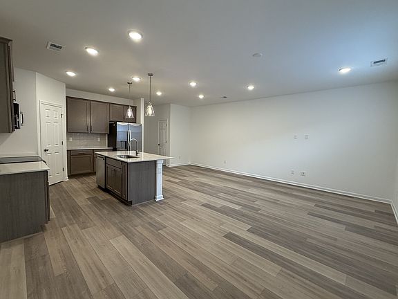 4th image of 2900 Suzanne Landon Dr #D3
