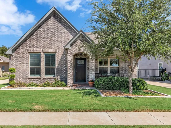 612 Joy Ct, Burleson, TX 76028