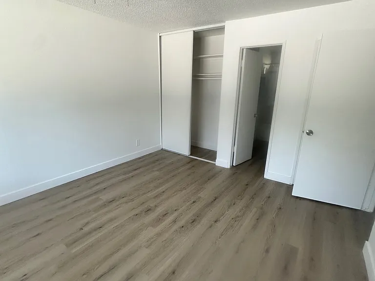 5548 Yarmouth Ave #12A — Photo 9