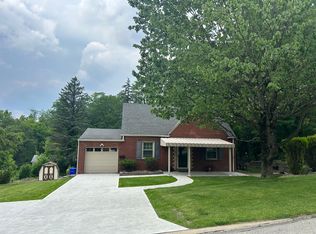 1086 Greenlawn Dr, Pittsburgh, PA 15220