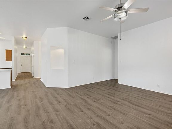 5th image of 2623 Goldfinch Dr