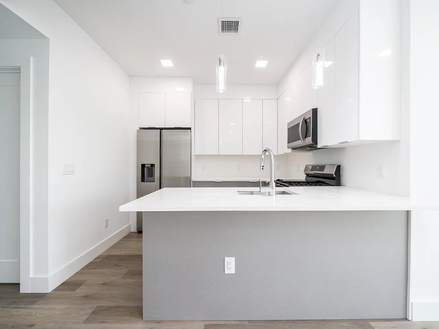 2 bed, $3,400 — Photo 4