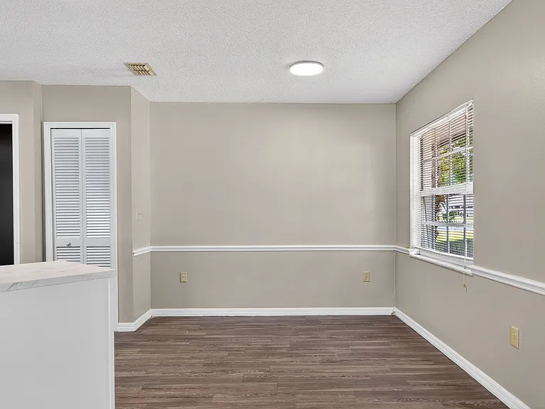 802 Arietta Cir N — Photo 17