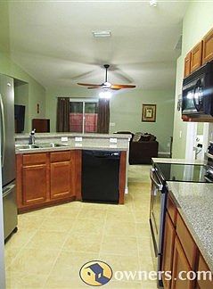 Great for Entertaining w/breakfast bar