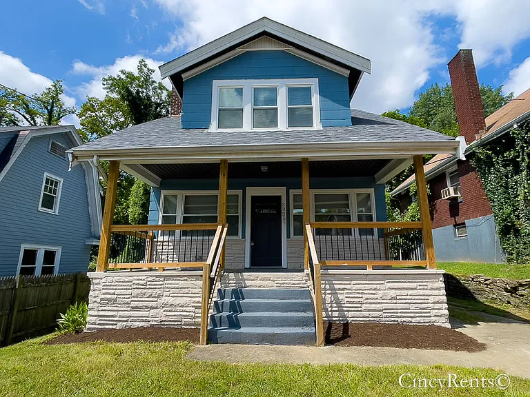 3335 Hewitt Crescent St — Photo 1