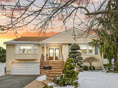 24 Halyard Road, Valley Stream, NY, 11581