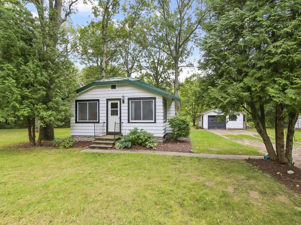 1287 W Giles Rd, Muskegon, MI 49445