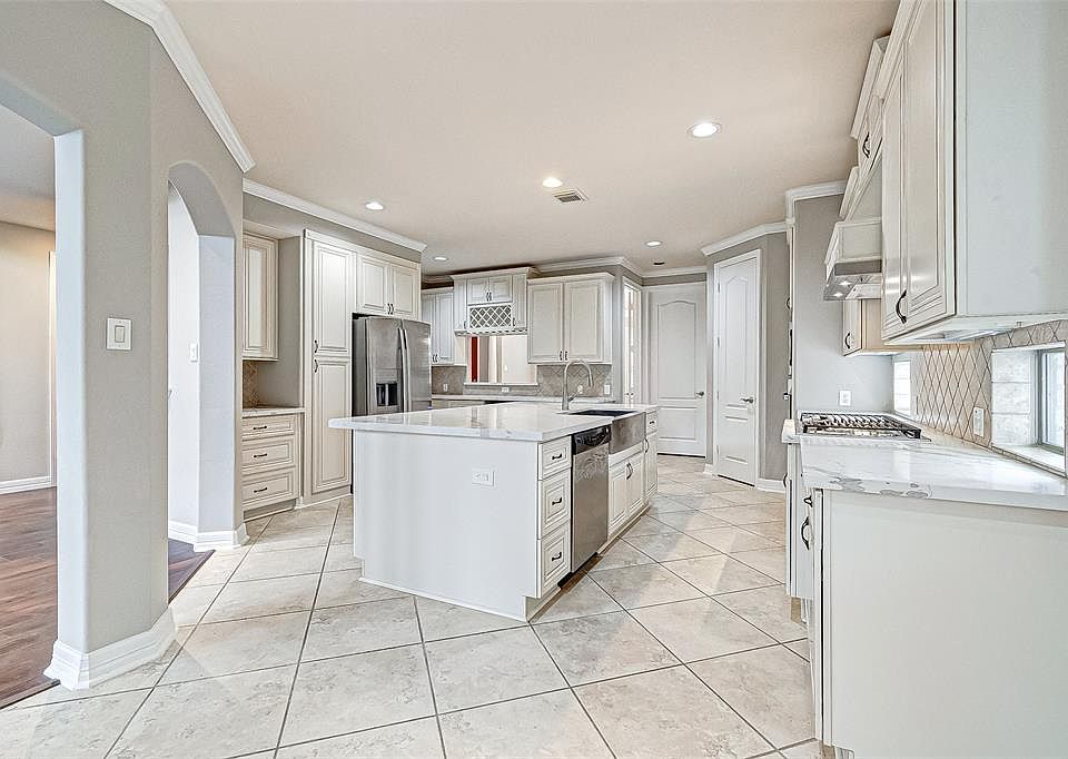 1st image of 5519 Grandwood Ln