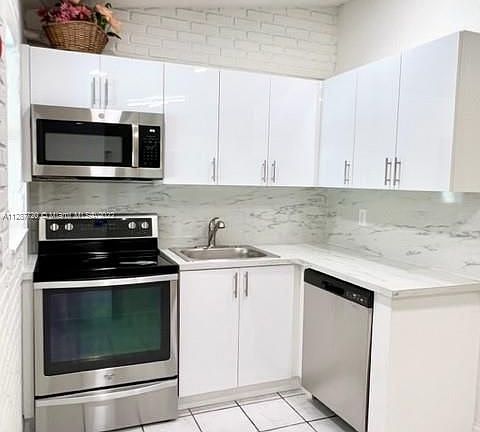 4th image of 1632 NW 18th Ave #0