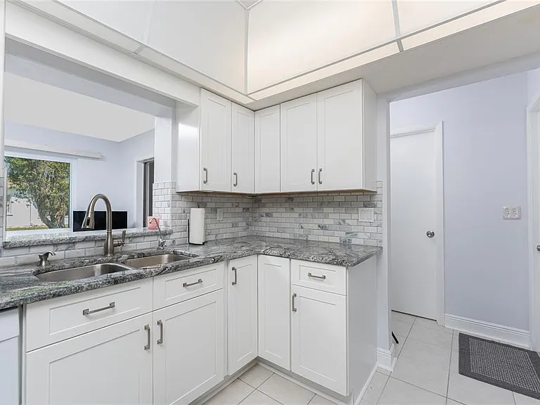 1720 Florence Ave — Photo 13