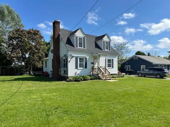 23 Sunnyside Street, Houlton, ME 04730