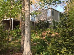 4 F R Lillie Rd, Woods Hole, MA 02543