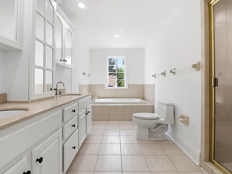 519 Summit Ave — Photo 16