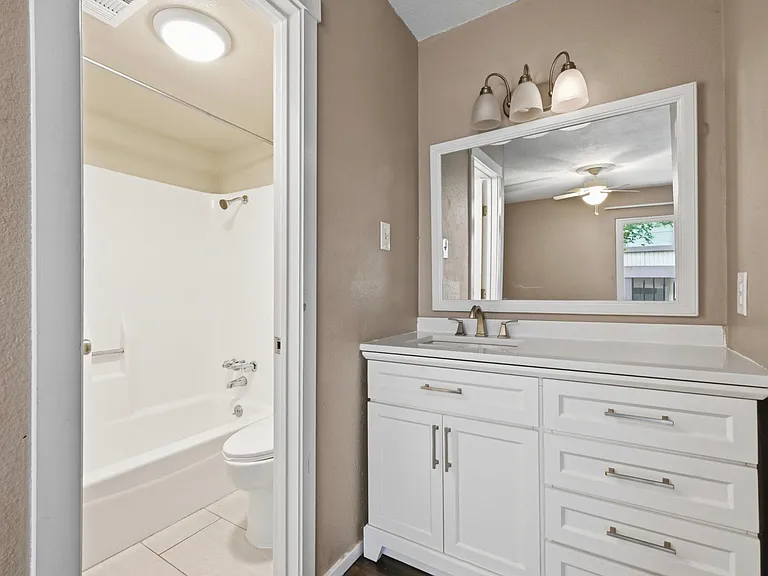 2124 Burton Dr #204 — Photo 15