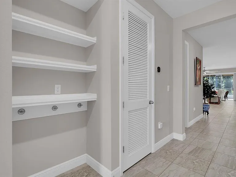 2487 Empress Dr — Photo 3