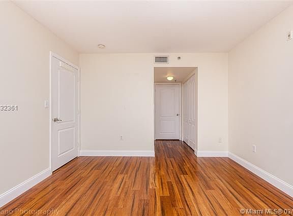 5th image of 2642 Collins Ave APT 209