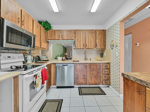 5th image of 5831 Honeybell Court #37d