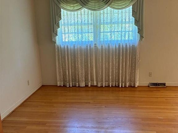 3rd image of 1407 Georgian Dr