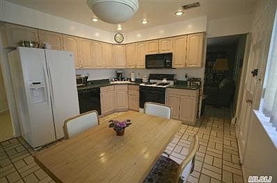 4th image of 156 Soundview Dr