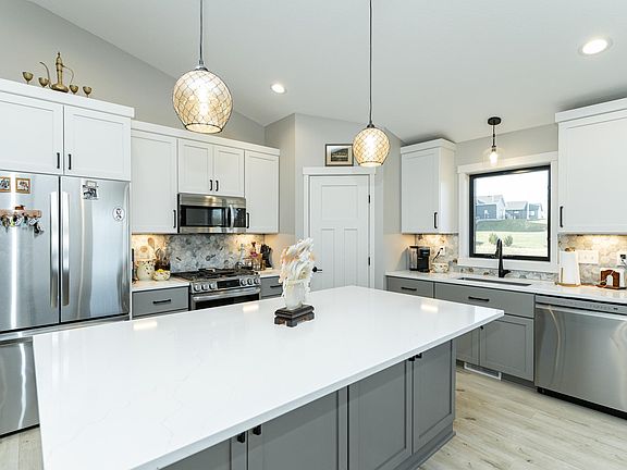 4th image of 179 Stonelake Dr SE