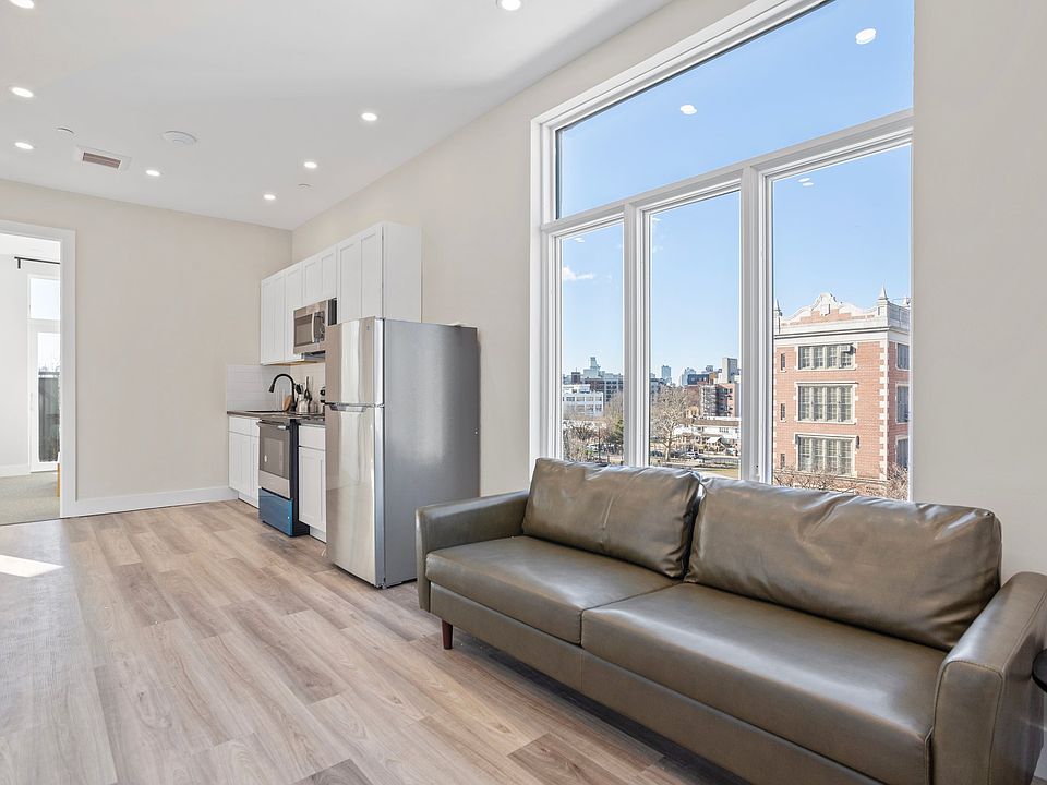 1st image of 61 Delmonico Pl #4A