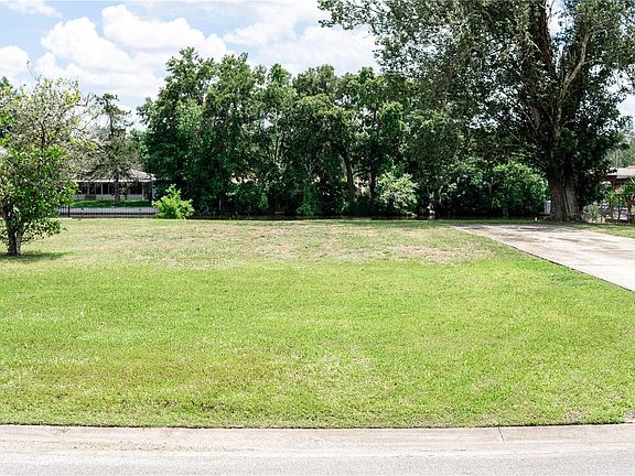 2nd image of E Cove Dr