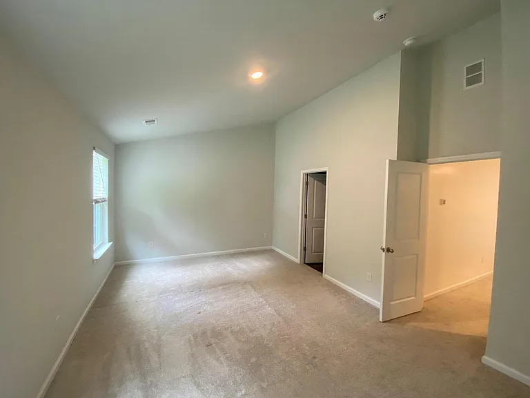 135 E Sunrise Ln — Photo 12