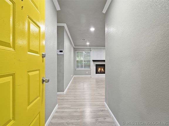 3rd image of 514 W 148th St S