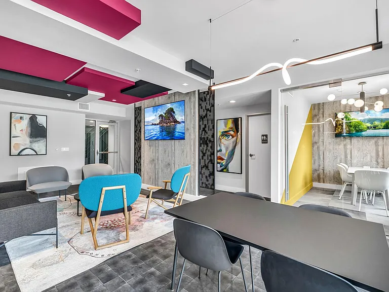 The Quarters Sterling House (Student Housing - Rent by the Bed) — Photo 20