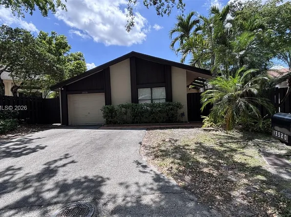 13520 SW 108th Street Cir N, Miami, FL 33186
