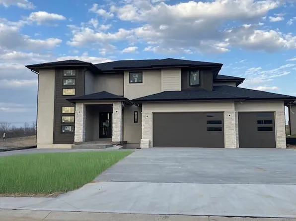 2517 NE Woodland Oak Cir, Lees Summit, MO 64086