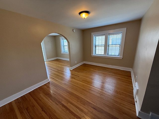 528 1/2 E 11 Mile Rd, photo 9