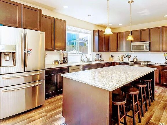 3rd image of 4002 Highlands Blvd