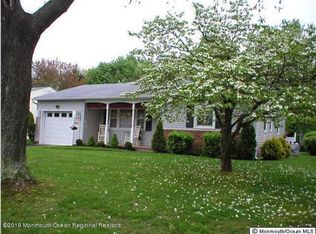 8 Chancellor Ct, Toms River, NJ 08757